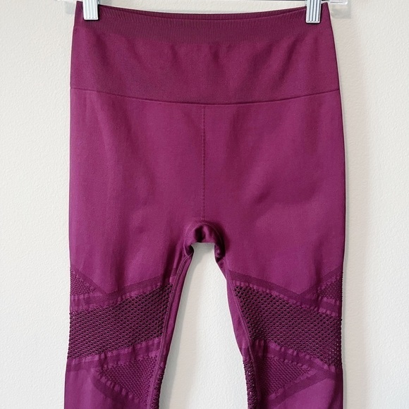 Fabletics Mosaic High Waist 7/8 Seamless Leggings Burgundy Size Small Mesh EUC - Picture 5 of 13
